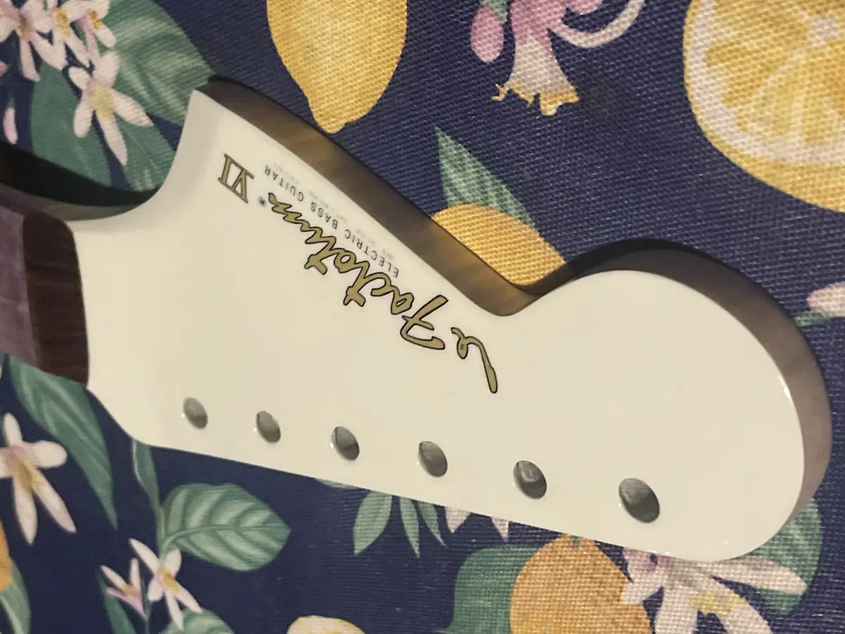 Guitare sur-mesure gaucher — étape de fabrication